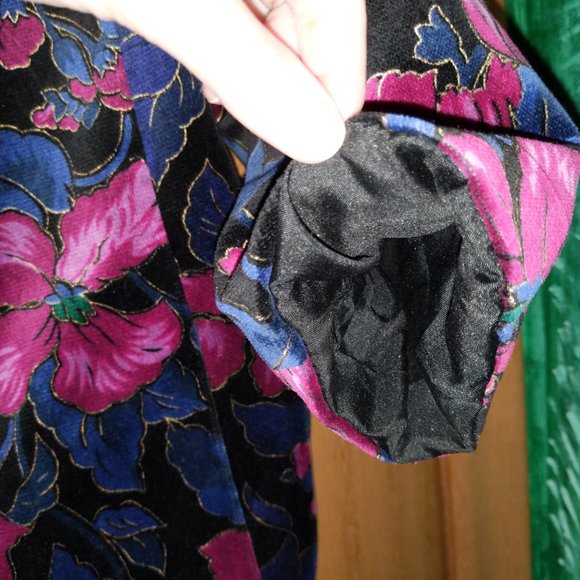 TanJay Velveteen Floral Blazer - Picture 5 of 7